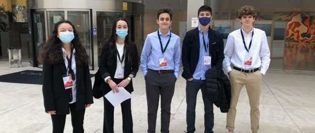 L'equip de l'escola accedeix a la final nacional del European Youth Parlament